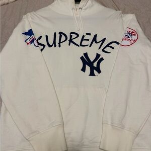Supreme Yankees Hoodie Size Large